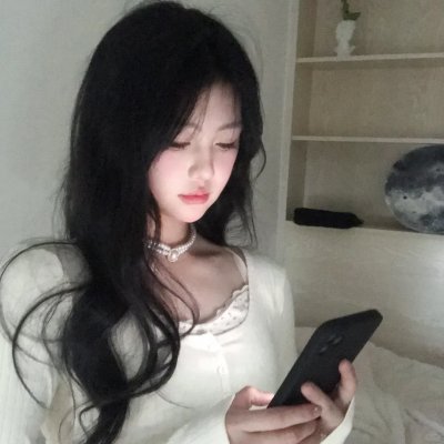年轻女孩爱过来